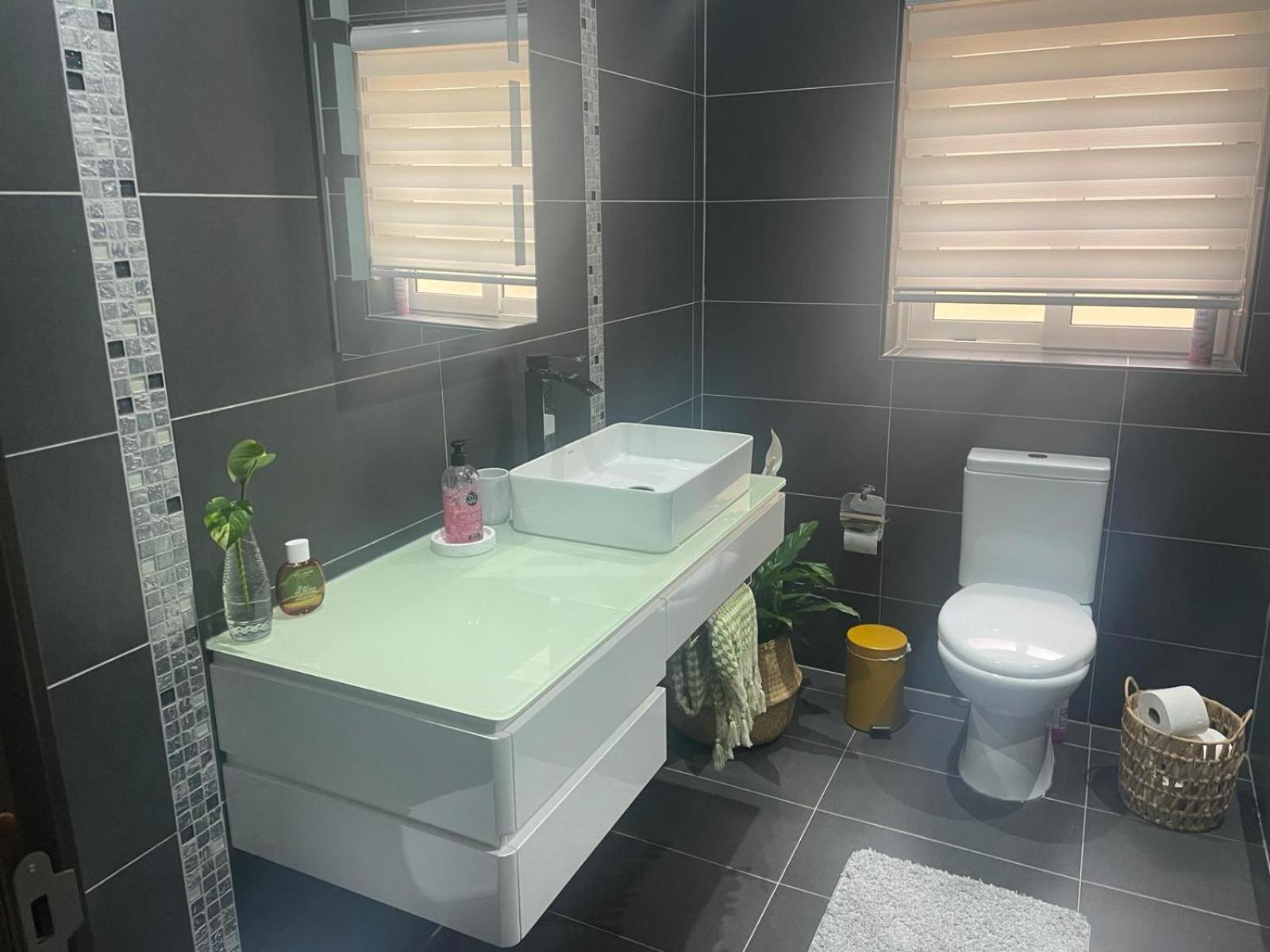 شقة Stylish 2-bedroom In Scenic